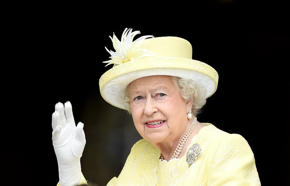Los broches de la reina Isabel y su secreto oculto