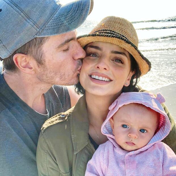 Aislinn Derbez acepta orgullosa tener celulitis y estrías