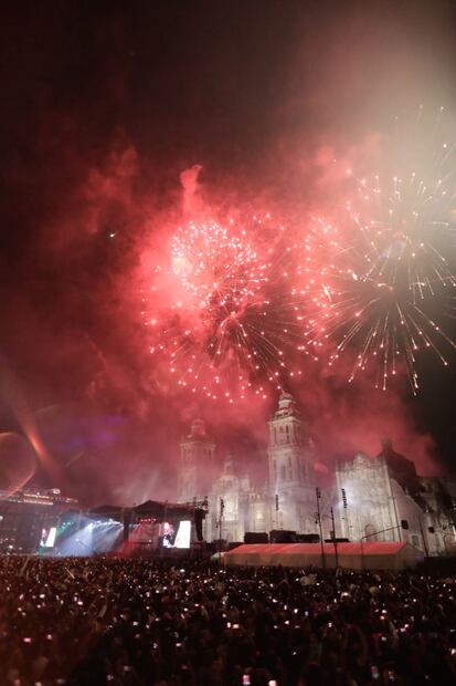 AMLO da su primer Grito de Independencia acompañado de su esposa Beatriz Gutiérrez 