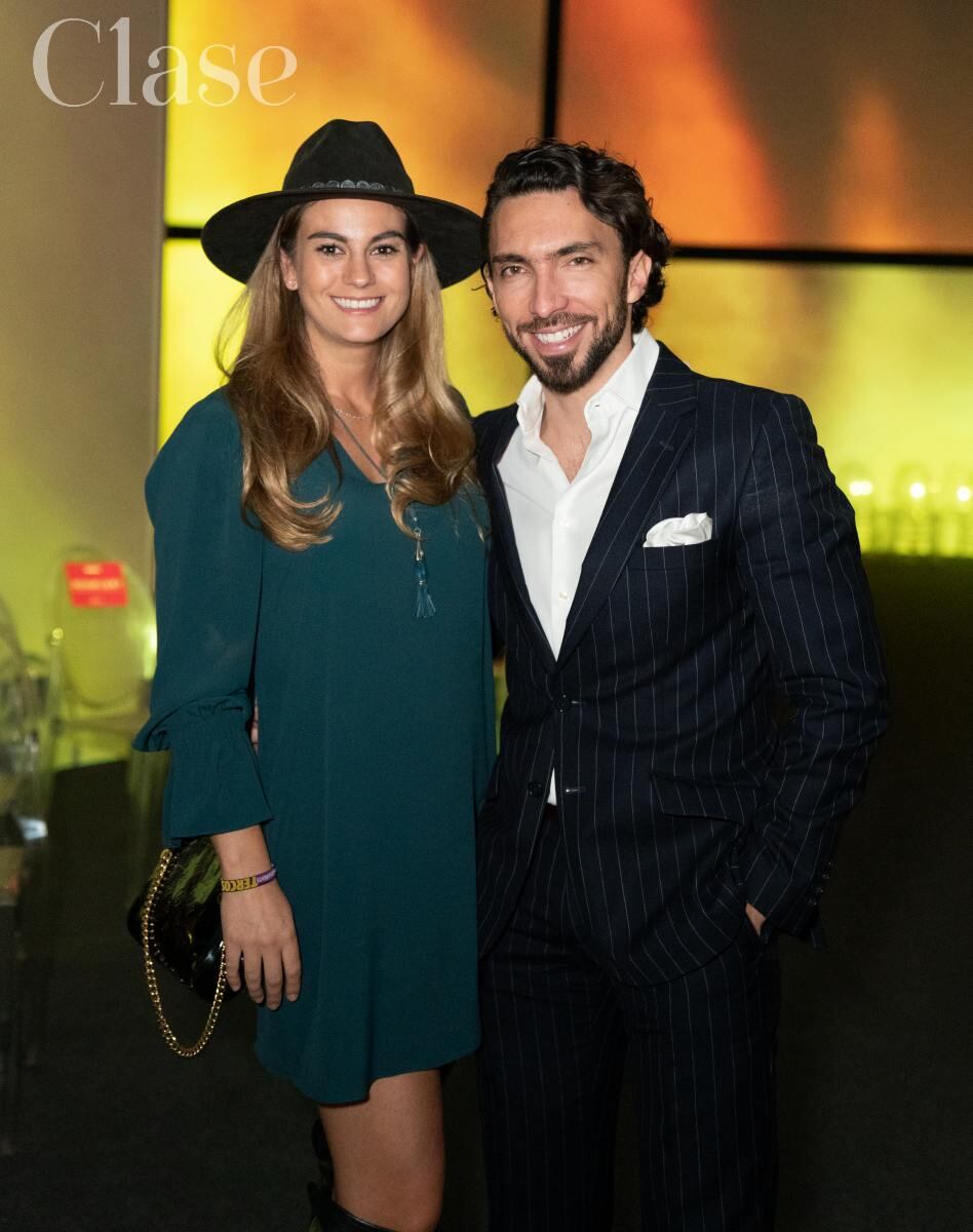 Ricardo Monreal, Paola Albarrán y Benito Santos en Dubai Fashion México 