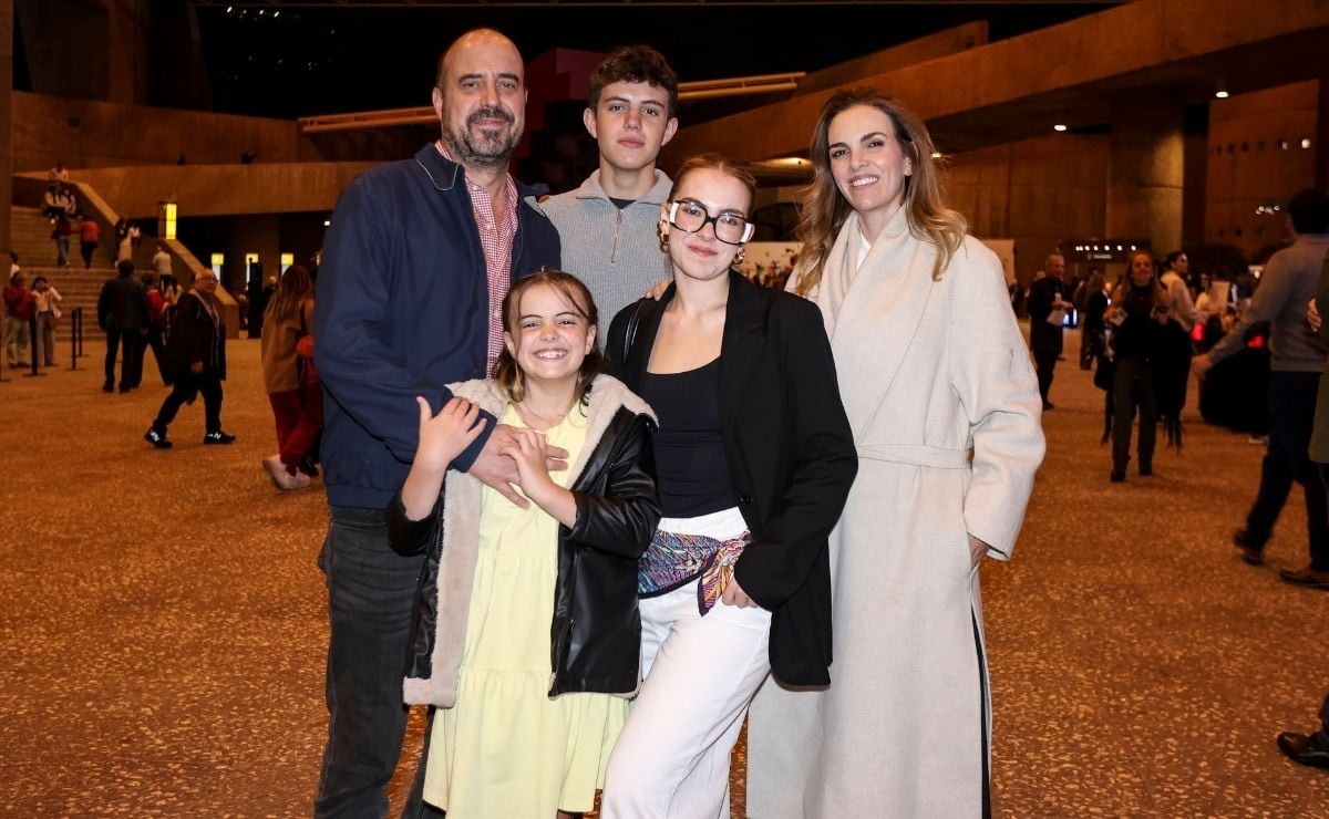 Francisco Carro, Sofía Benjamín y Pamela Carro con Pamela Cerreira de Carro. (Foto: Esteban Torreblanca)