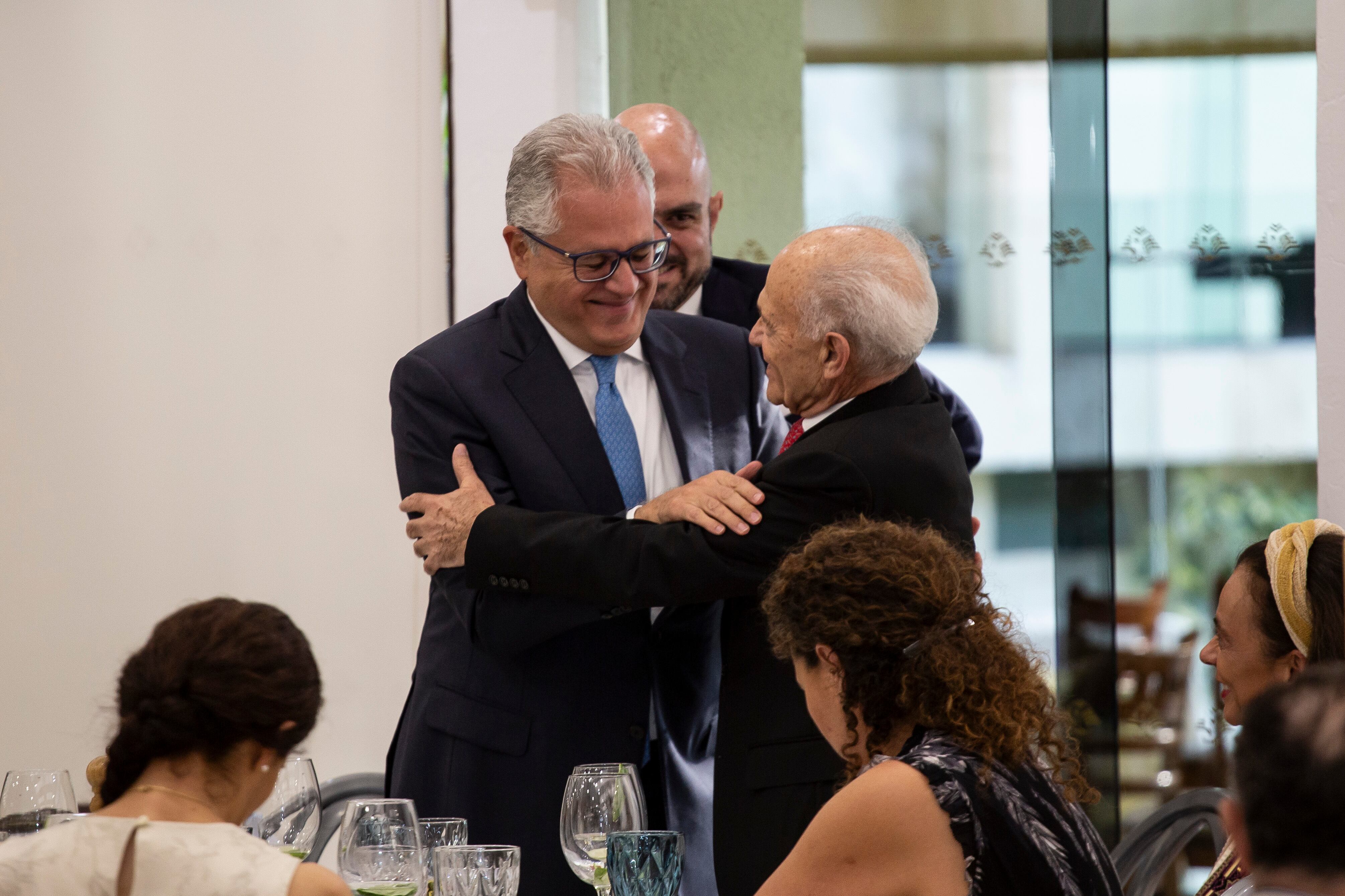 El embajador de Líbano en México, Sami Nmeir y Alfredo Harp Helú. (Foto: Esteban Torreblanca)
