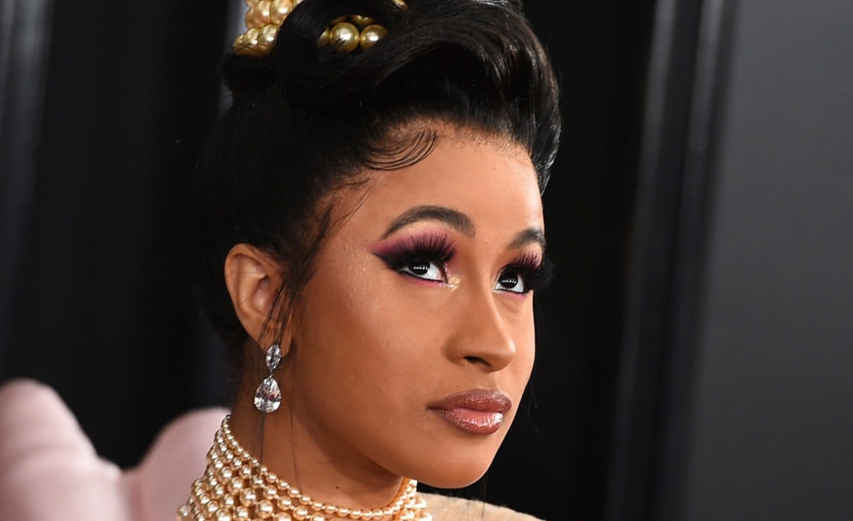 Cardi B y sus mega zapatos imposibles de usar