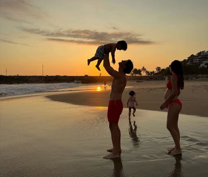 Ximena Navarrete y Juan Carlos Valladares con sus hijos / Foto: Instagram