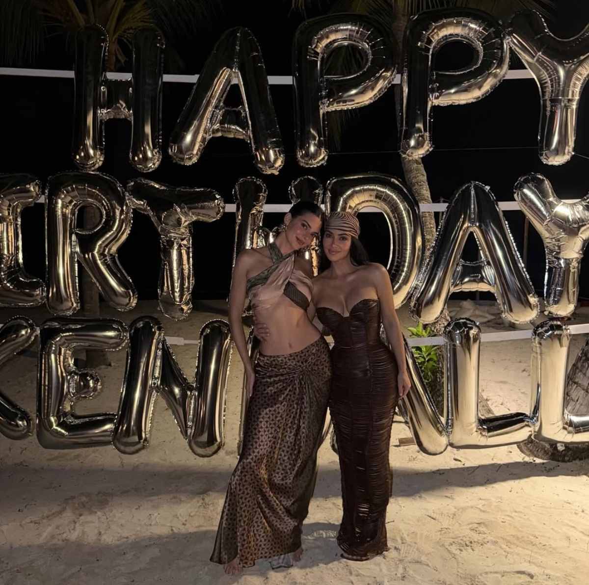 Kendall Jenner y Kim Kardashian / Foto: Instagram @kimkardashian