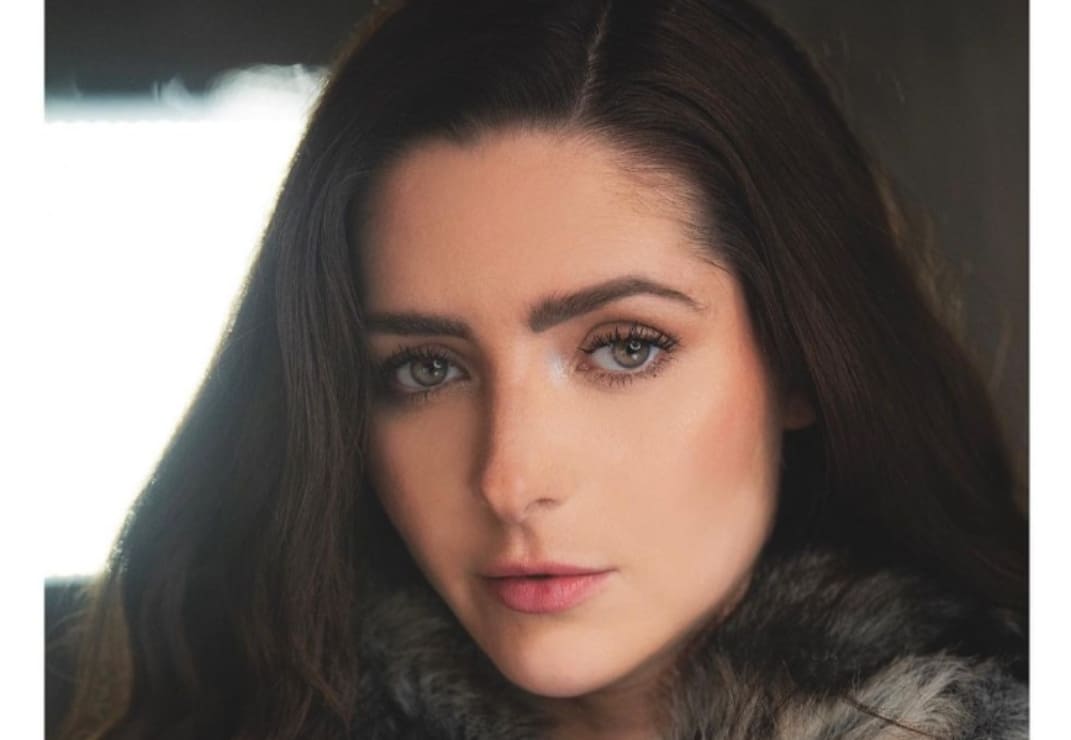 Ariadne Díaz, con cautivadora sonrisa, celebra su cumpleaños 37