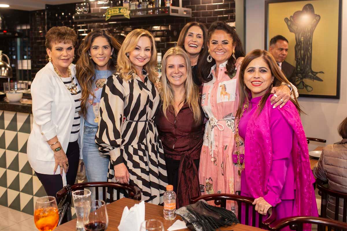 Silvia Ramos Kelly, Perla Ealy Díaz, Mariana Danco, Lourdes Maldonado, Guadalupe Romero de Olvera, Perla Díaz de Ealy e Ivonne Díaz. Foto: Esteban Torreblanca