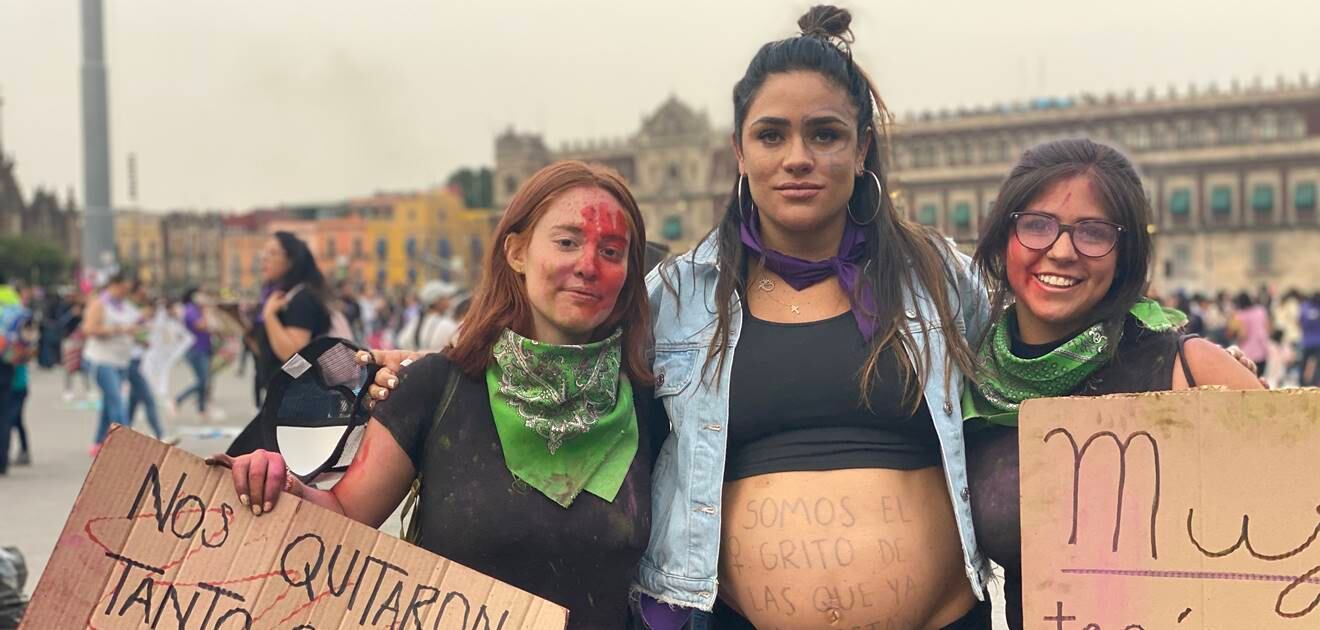 Alessandra Rojo de la Vega alza la voz en la marcha