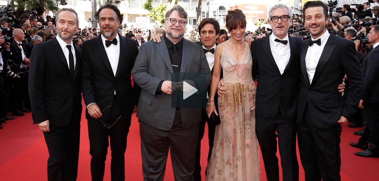 <p>Salma, Diego, Gael, Alejandro, Alfonso, Guillermo y Emmanuel demostraron en Cannes que no cantan mal las rancheras. <strong>(Fotos: XINHUA y&nbsp;EFE)</strong></p>
