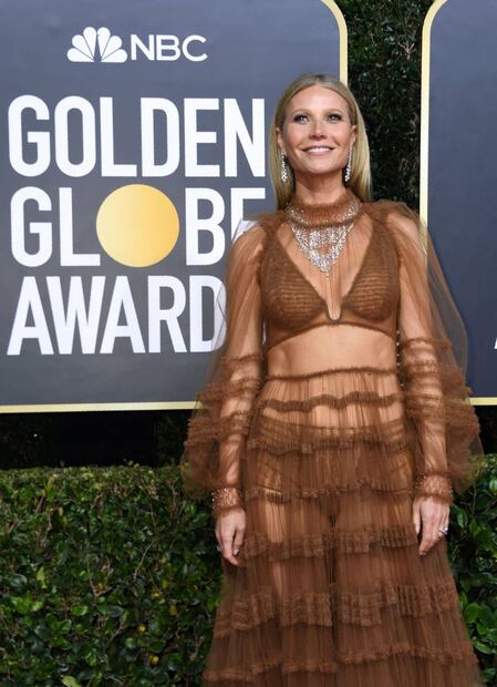 El sexy vestido transparente de Gwyneth Paltrow que dejó ver su marcado abdomen
