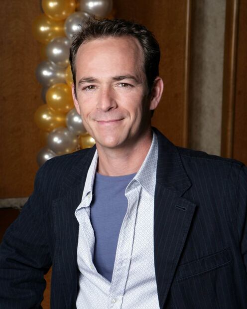 Anuncian regreso de la serie Beverly Hills 90210 ¡pero Luke Perry sufrió un derrame cerebral!