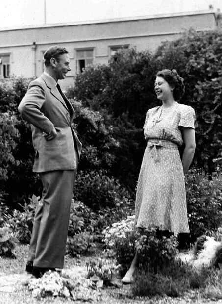El guardarropa de la reina Isabel II, el más documentado desde su nacimiento