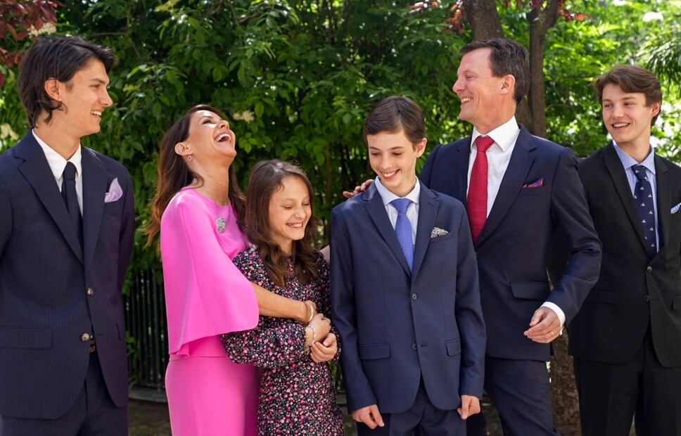 Joaquín de Dinamarca, su esposa Marie y sus hijos, los condes Nikolai, Athena, Enrique y Félix / EFE