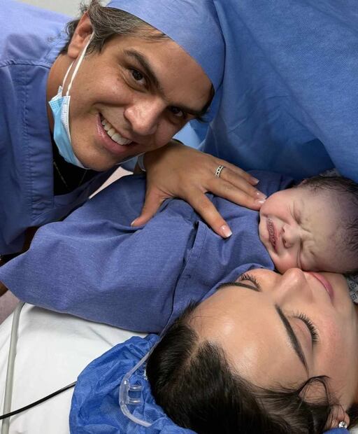 Ximena Navarrete y Juan Carlos Valladares le dieron la bienvenida a su tercer hijo / Foto: Instagram @ximenanr