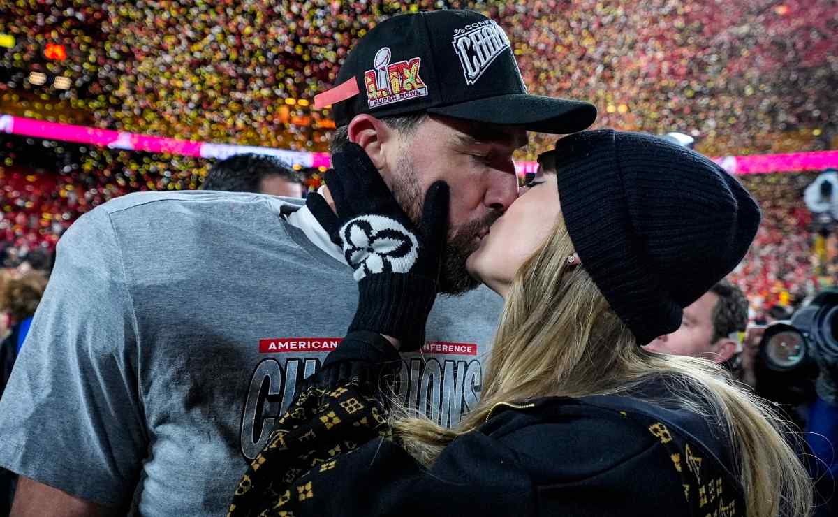 Taylor Swift y Travis Kelce / Foto: AP
