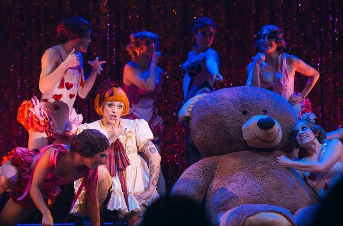 Mon Laferte es Sally Bowles en 'Cabaret' / Foto: Instagram @monlaferte