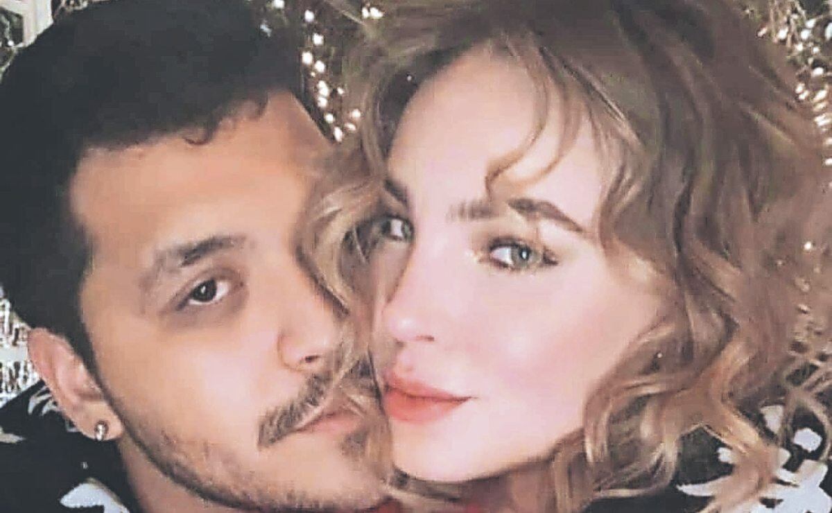 Captan a Belinda cantando ¿a Christian Nodal? el tema “Como quien pierde una estrella”