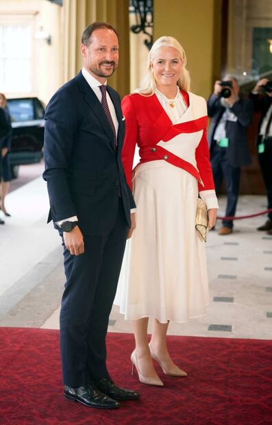 Carlos III recibe a reyes, reinas y jefes de Estado previo a su coronación