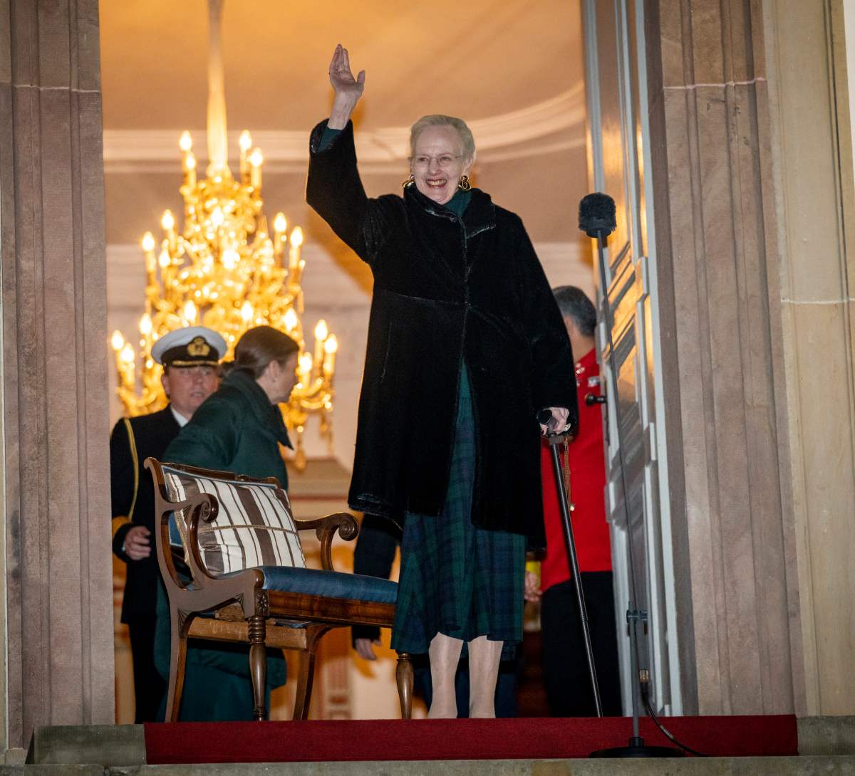 La reina Margarita de Dinamarca vuelve a saludar desde el castillo de Fredensborg a 2 meses de su operación