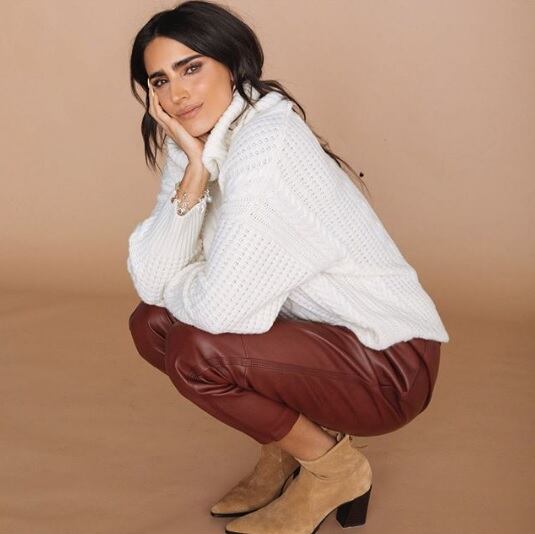 Bárbara de Regil se burla de su propio video viral de clase fitness