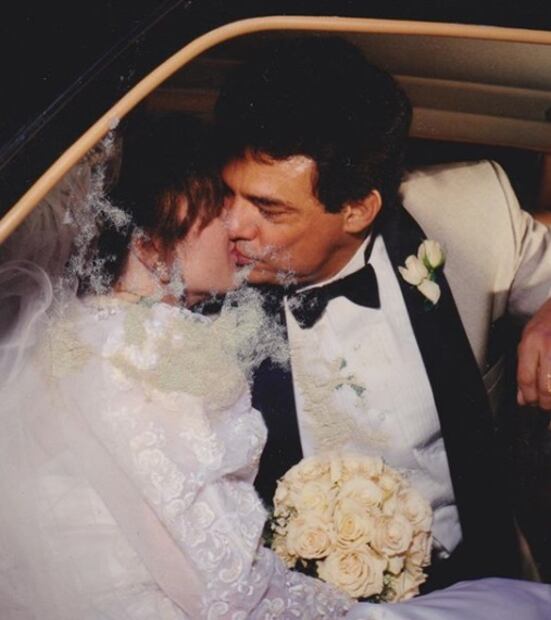 Sara Sosa, hija menor de José José, comparte una fotografía de la boda de su papá y Sara Salazar, su mamá