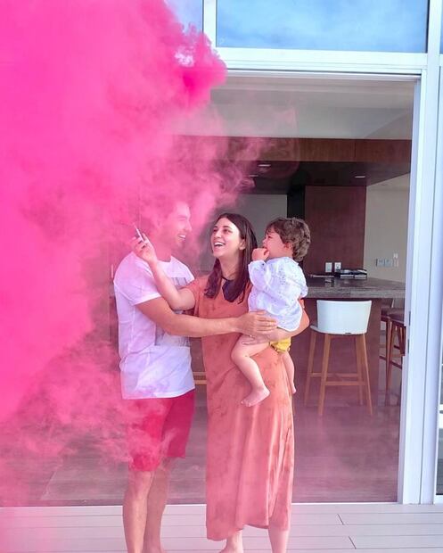 Checo Pérez y Carola Martínez reciben a su hija 