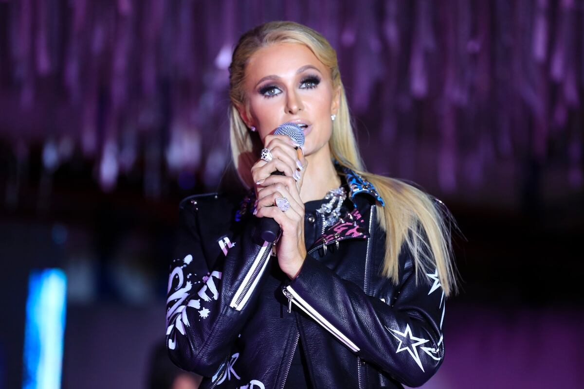 Paris Hilton denuncia que en su juventud sufrió abuso 