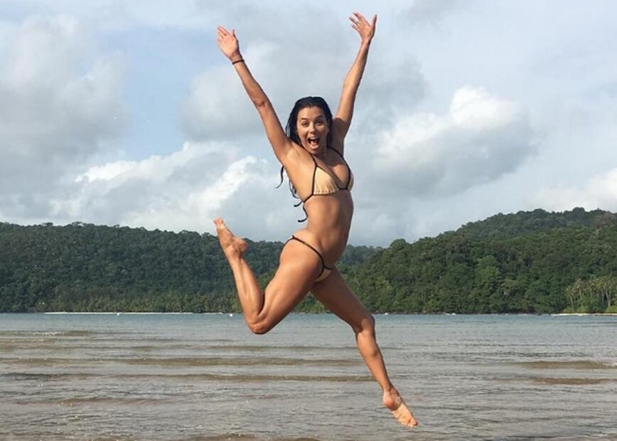 Eva Longoria presume cuerpazo en su luna de miel con Pepe Bastón