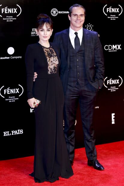 Ana de la Reguera y Tony Dalton llegaron juntos a los Premios Fénix