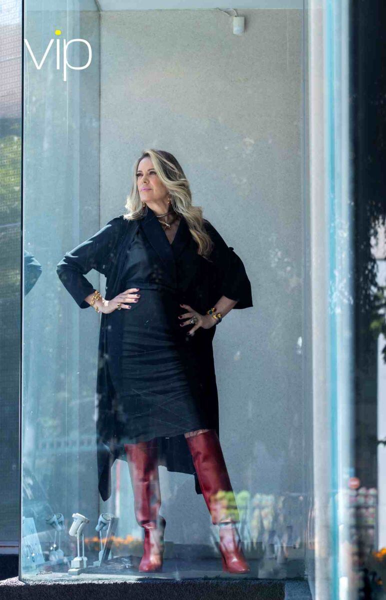 Rebecca de Alba cuenta su historia de amor y altruismo