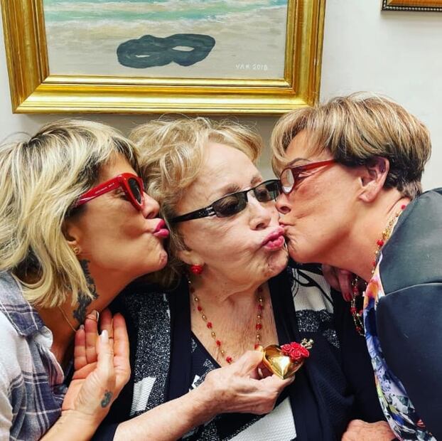 Alejandra Guzmán junto a su mamá Silvia Pinal y su hermana Sylvia Pasquel / Instagram: @laguzmanmx