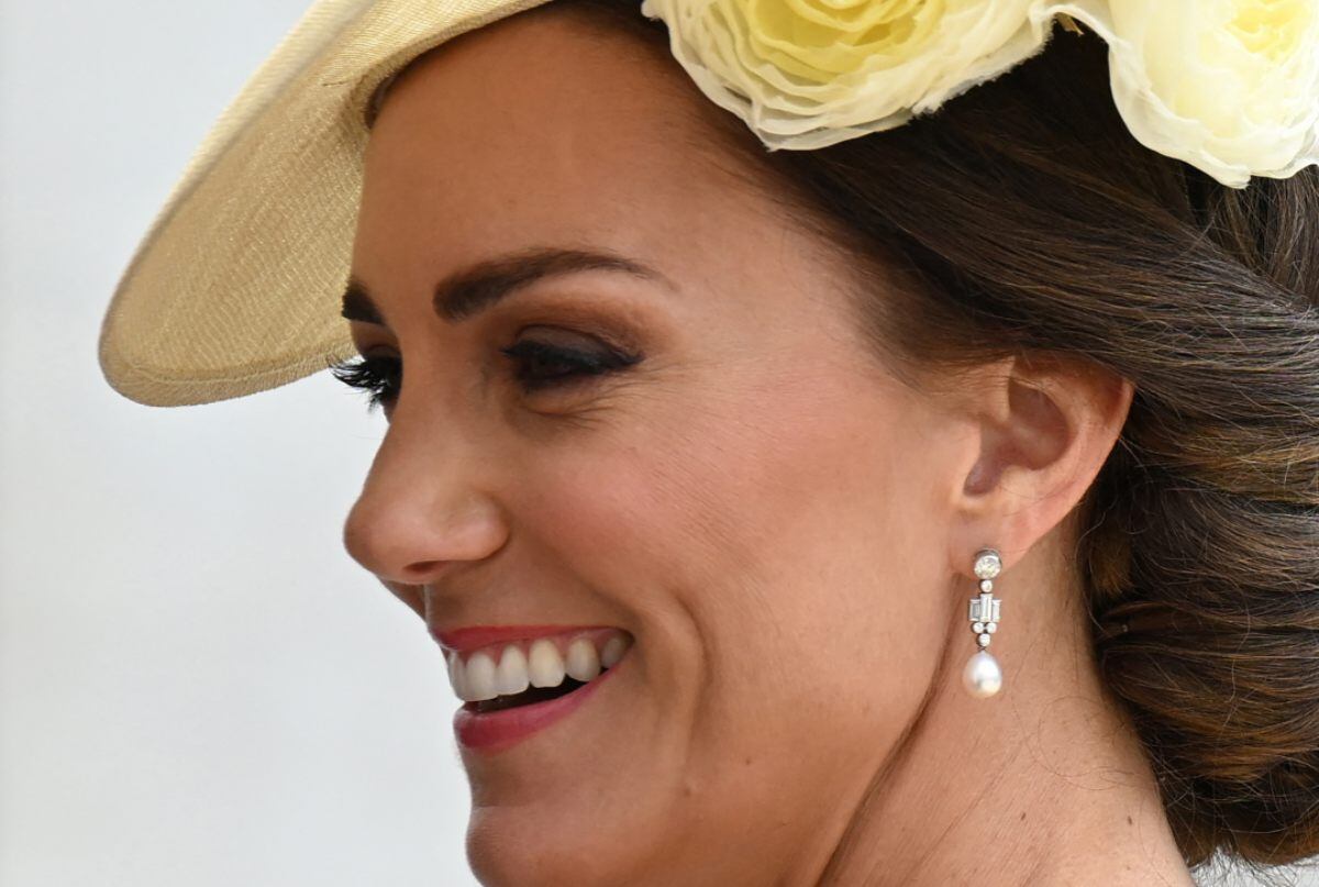 Kate Middleton, glamorosa con un vestido de Emilia Wickstead y aretes de la reina Isabel II