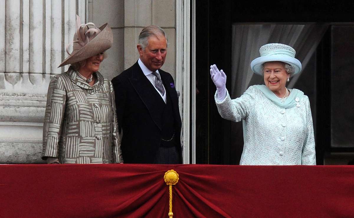 Isabel II pide que Camila sea reina consorte cuando Carlos sea rey