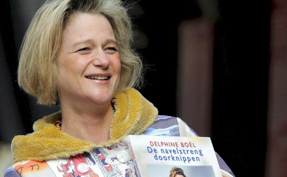 la princesa Delphine de Bélgica tiene los zapatos de plataforma más tiernos y baratos que desearás