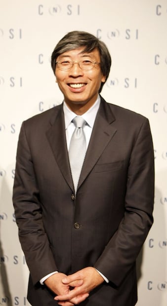 Patrick Soon-Shiong, el multimillonario dueño de Los Angeles Times, es acusado de malversar con un medicamento contra el cáncer