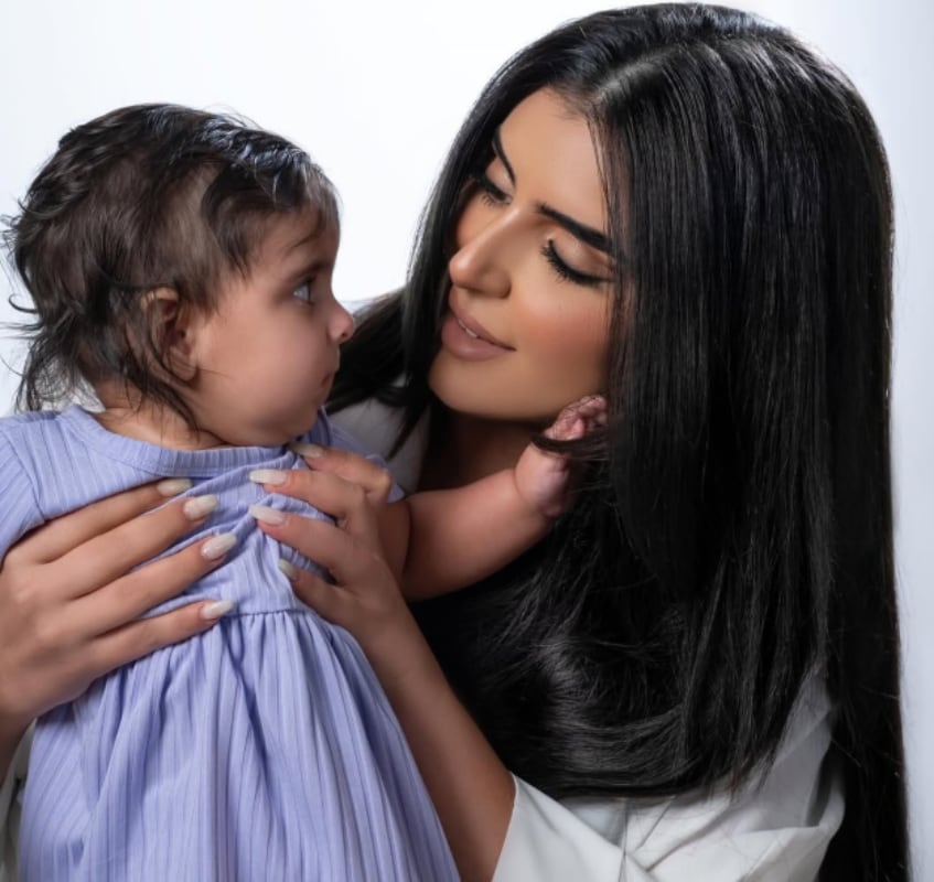 La jequesa Sheikha Mahra con su hija / Foto: Especial