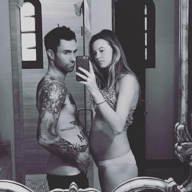 El álbum familiar de Adam Levine y Behati Prinsloo 