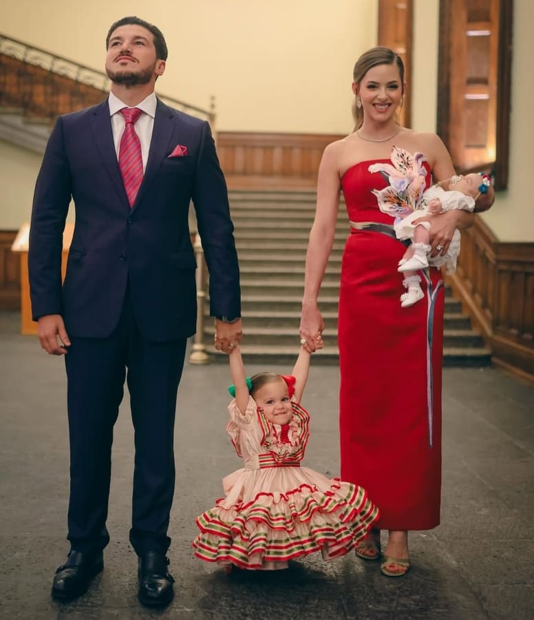 Samuel García y Mariana Rodríguez con sus hijas Mariel e Isabel / Foto: Instagram