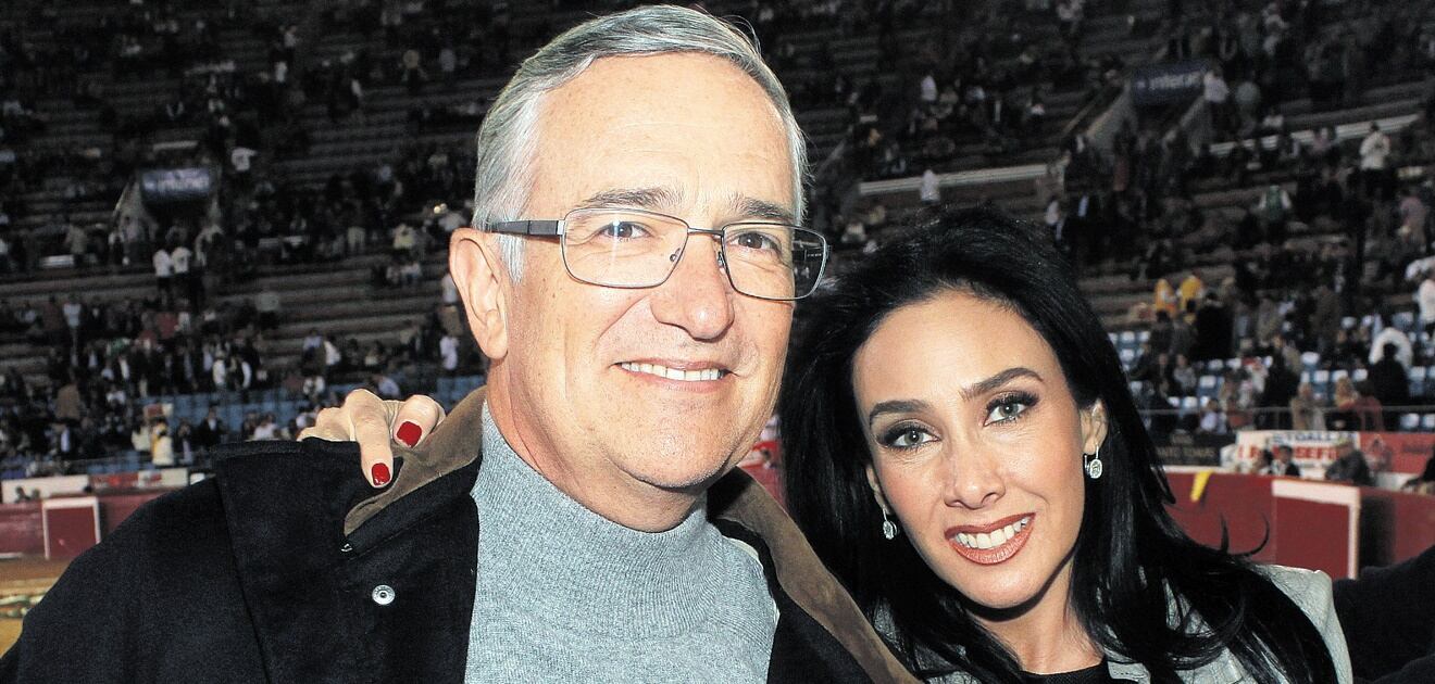 <p>
	Ricardo Salinas Pliego y María Laura Medina tienen empresas por separado, pero siempre se apoyan como buenos esposos. <strong>(Fotos: Archivo El Universal y Clase)</strong></p>
