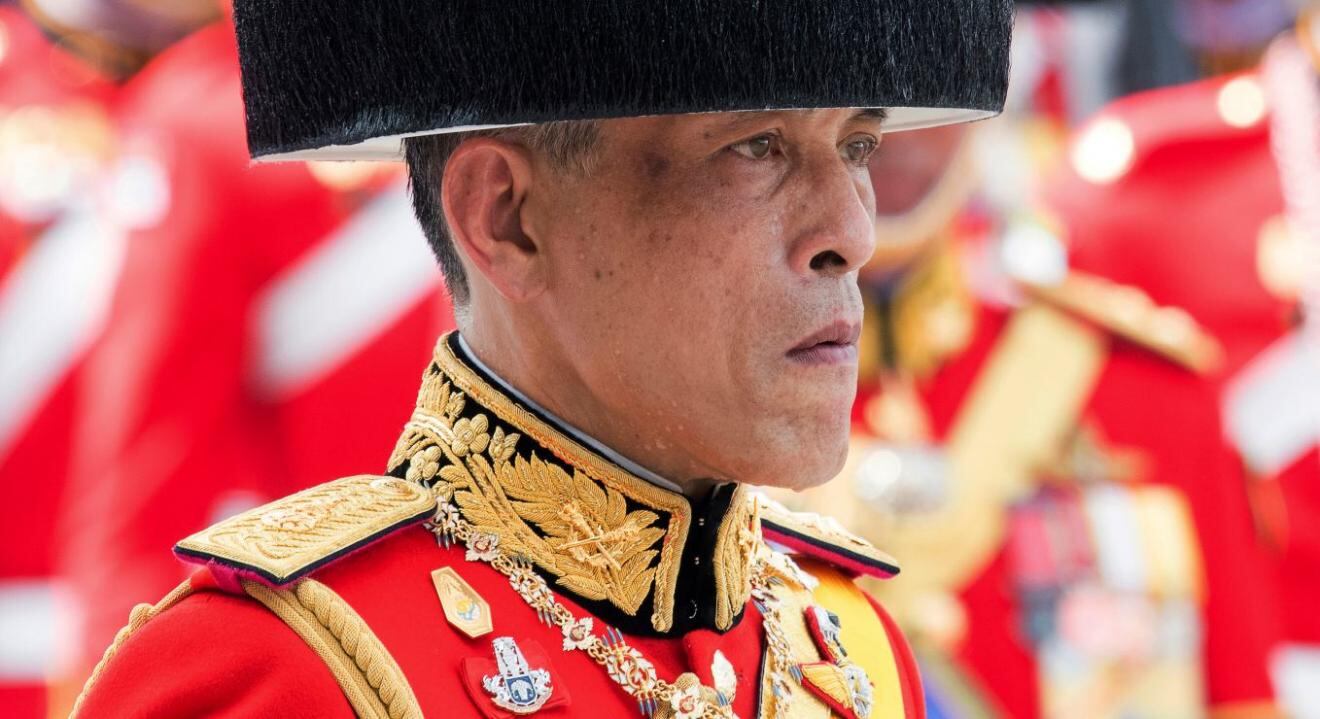 Revelan que el rey de Tailandia tiene a su hijo autista "en una jaula de oro"
