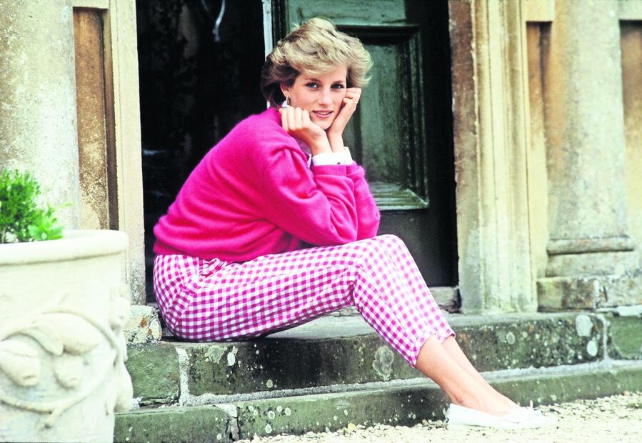 Abren carta que revela el dolor de la reina Isabel en la muerte de la princesa Diana