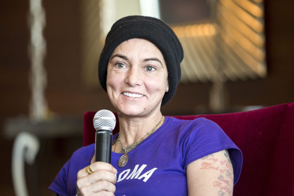 Sinéad O'Connor dedica carta al príncipe Harry: "También perdí a mi mamá en un accidente automovilístico"