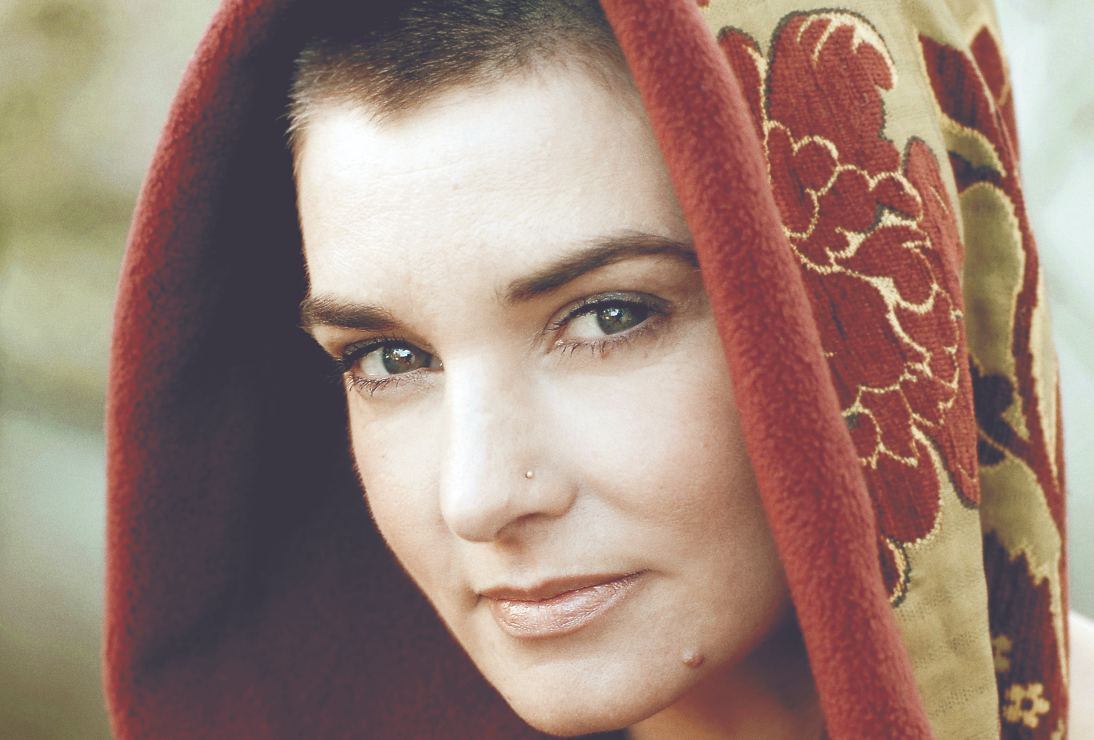 Hospitalizan a Sinead O’Connor tras muerte de su hijo