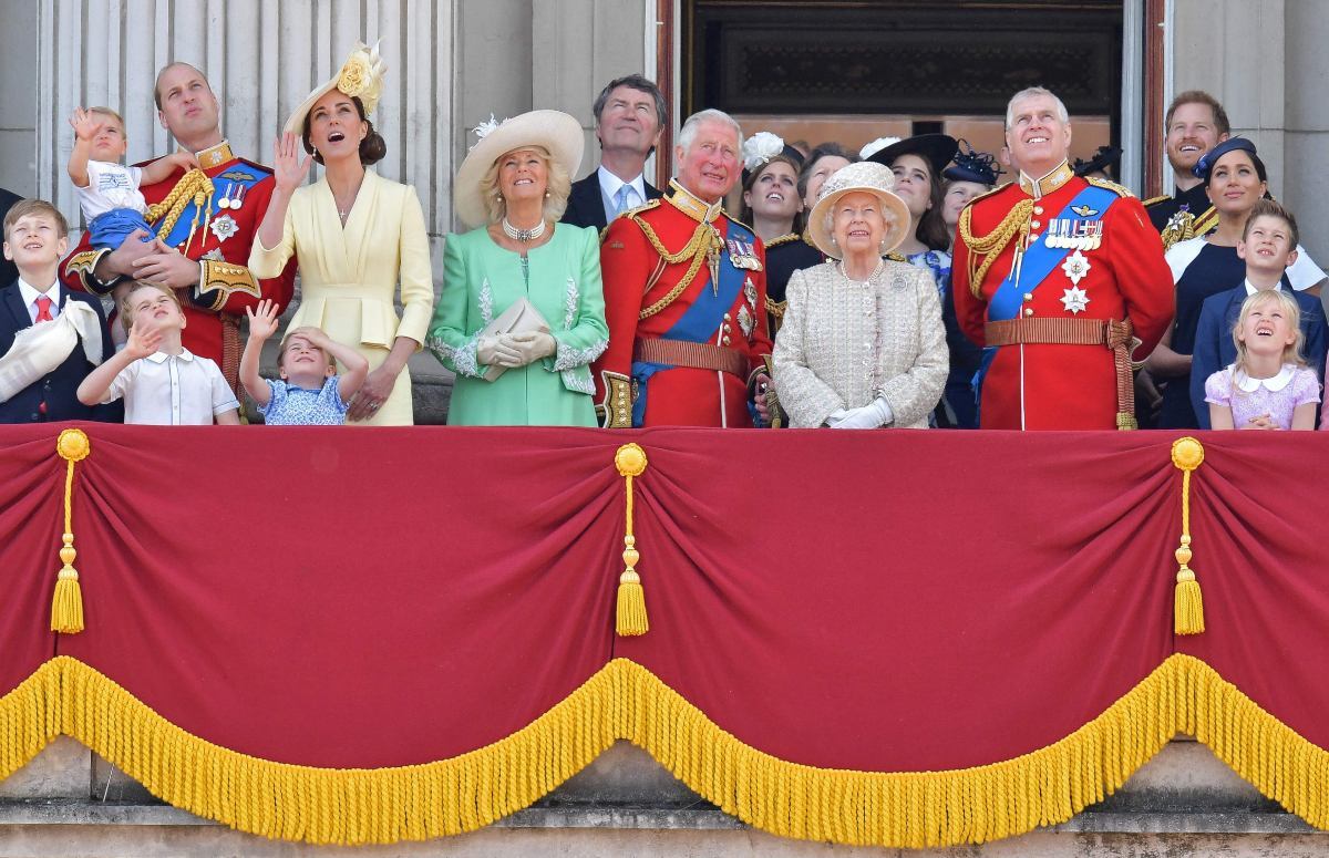 Isabel II se desvincula de Meghan Markle, Harry y el príncipe Andrés