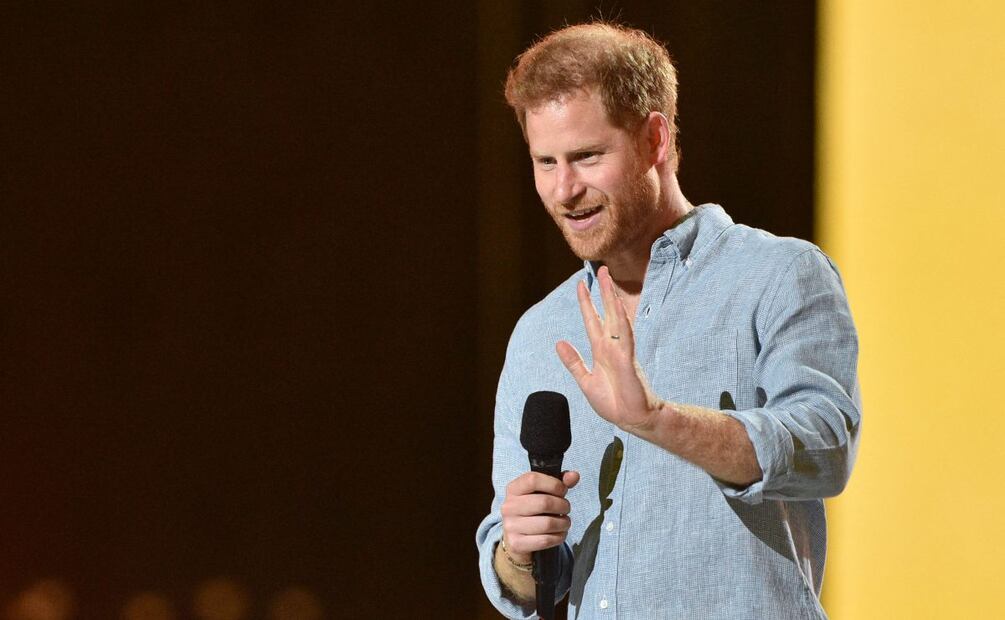 El príncipe Harry aparece en su primer acto público tras el funeral de su abuelo