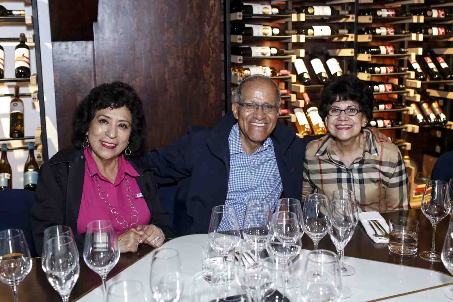 Virginia Ordoñez, Jesús Pérez y María Enedina Ordoñez. (Foto: Esteban Torreblanca)