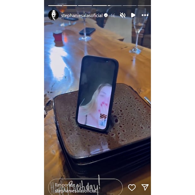 Michelle Salas en videollamada con su abuela / Foto: Instagram