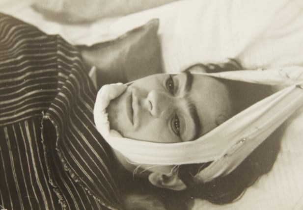 Subastarán fotos inéditas del funeral de Frida Kahlo