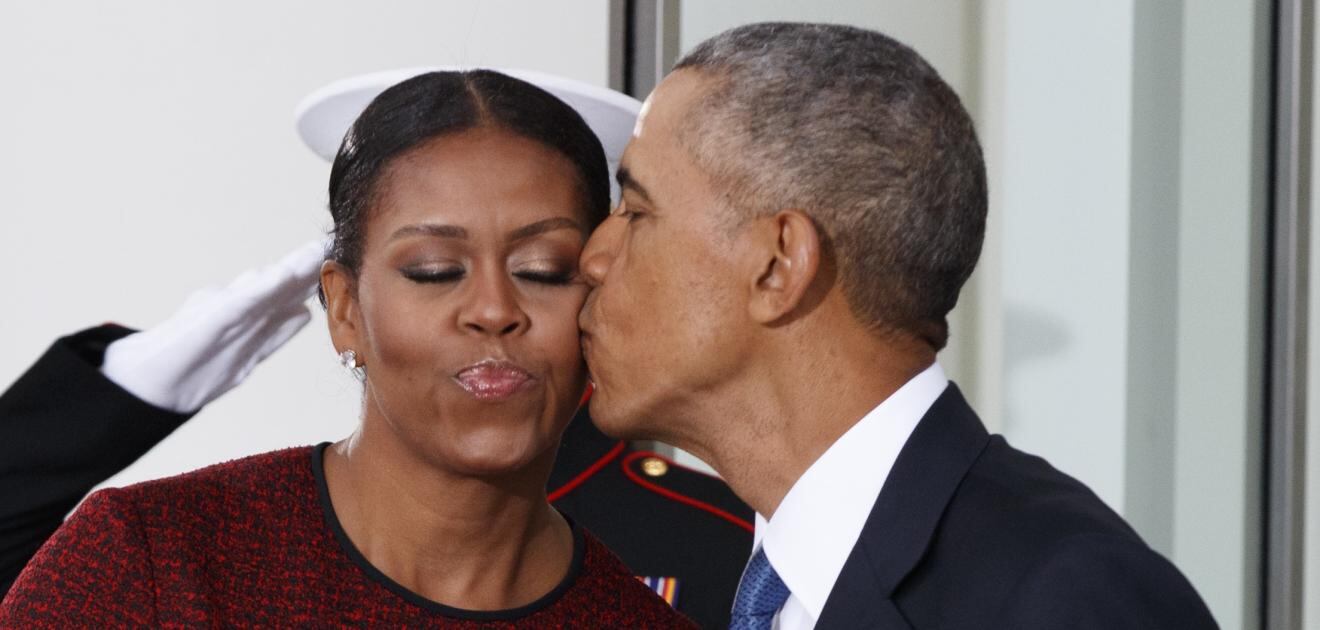 <p>Aunque los Obama han dejado la Casa Blanca, siguen siendo una de las parejas favoritas<strong> (Foto: Archivo El Universal)</strong></p>