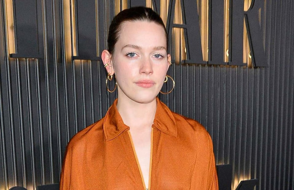 Victoria Pedretti, 'Love' de la serie "You", denuncia que actor conocido la acosó sexualmente